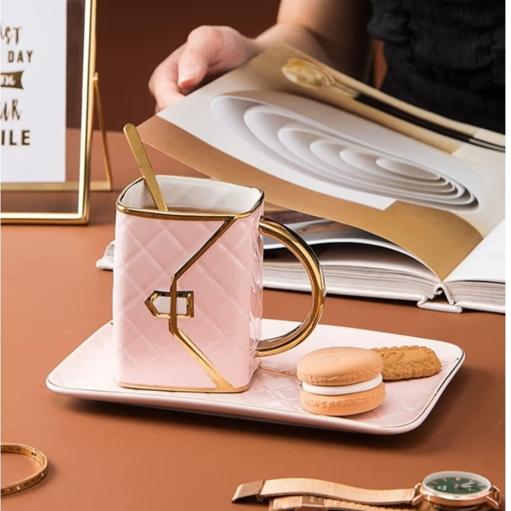 ELEGANT PURSE SHAPED TEA CUP SET - Picture 4 of 4